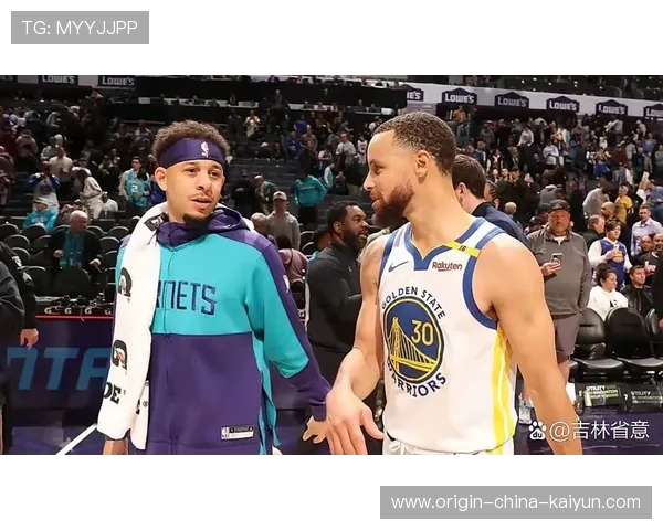 库里空切接应补篮命中，勇士保持领先优势