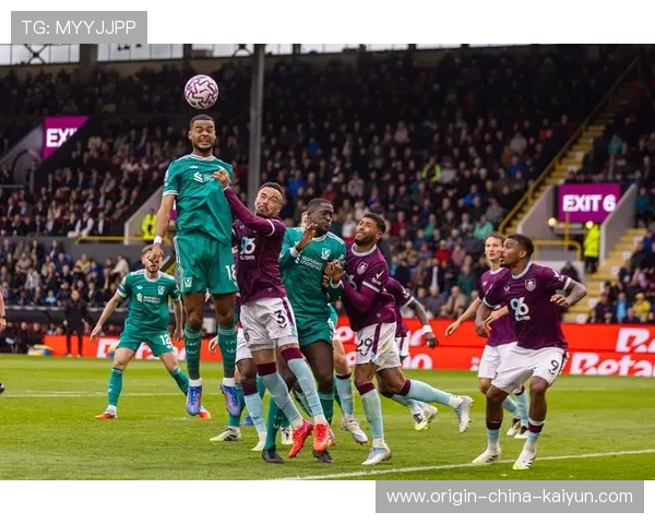 利物浦边路传中频繁，禁区争顶优势明显，利物浦地区