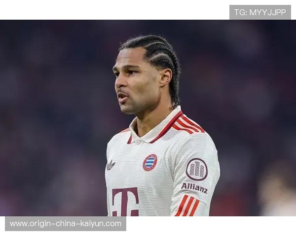 拜仁格纳布里旋转过人后低射：技术与实力的完美融合