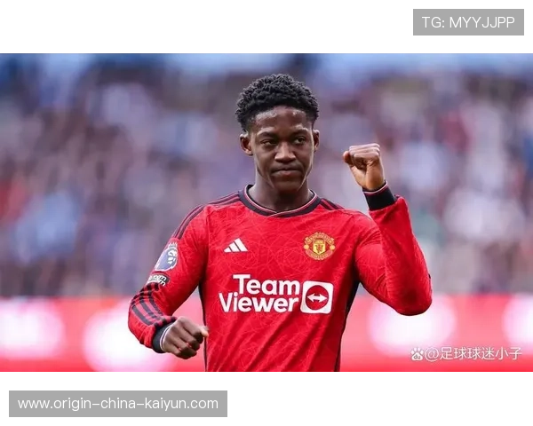 曼联青训新星亮相训练